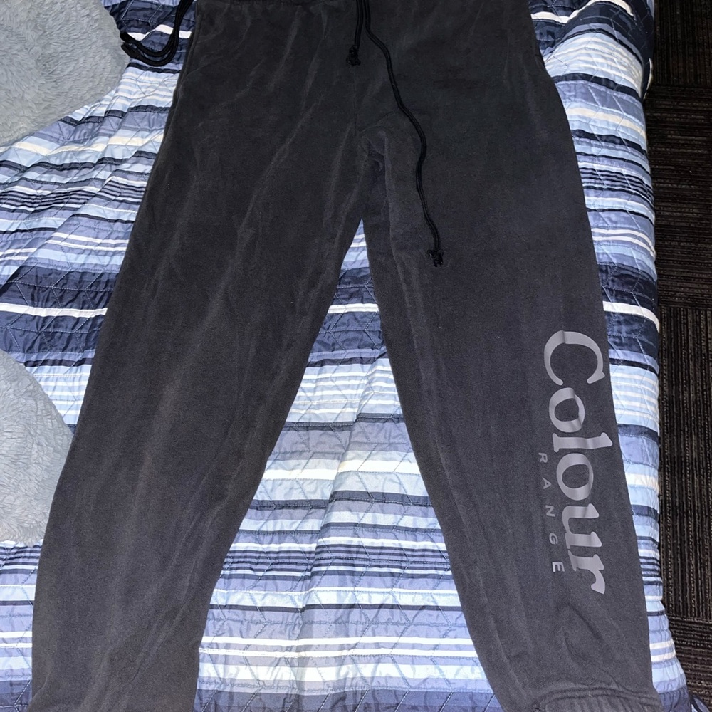 Color range sweatpants